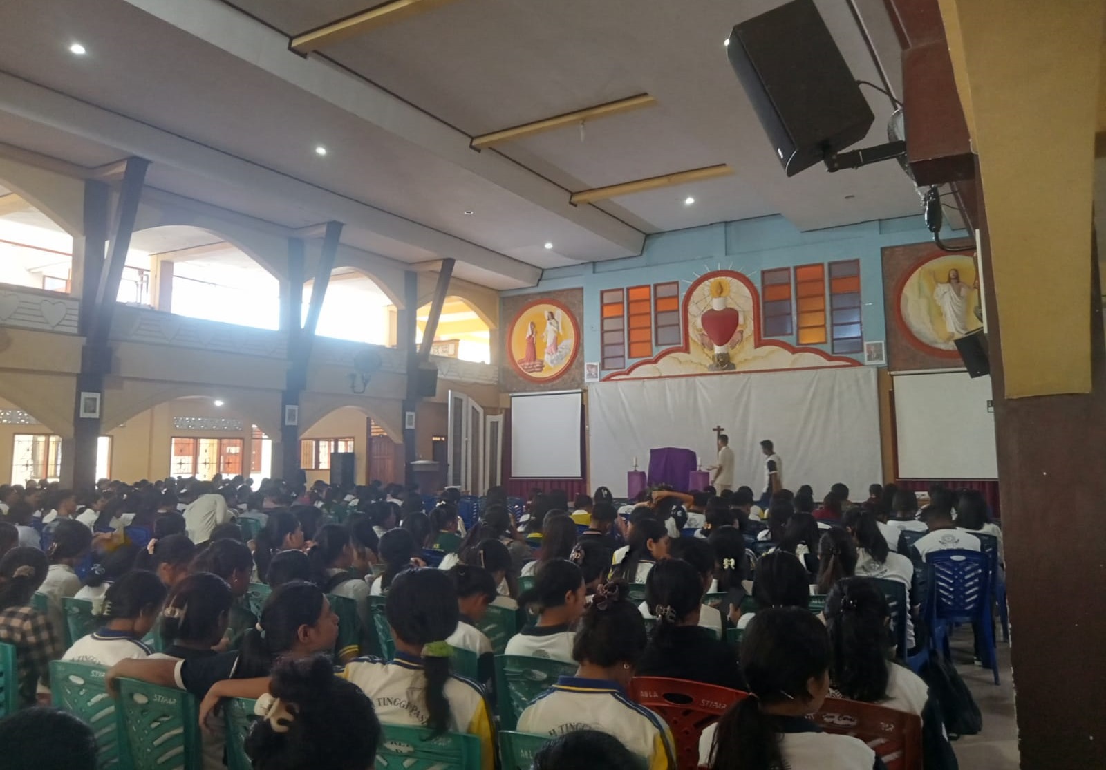 Dari Gelap Menuju Terang: Civitas Akademika STIPAR Ende Gelorakan Pertobatan Intelektual & Spiritual